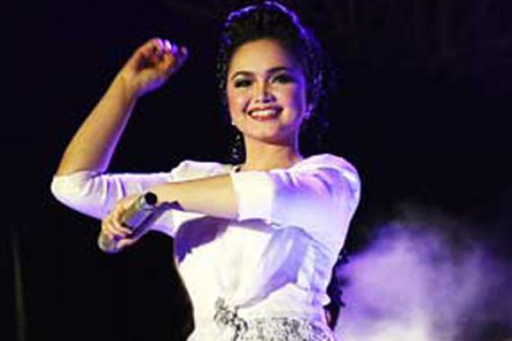 Siti Nurhaliza Gaet Cakra Khan - JPNN.COM