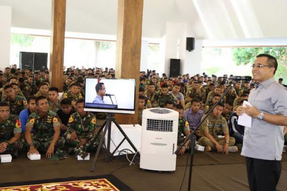 Bupati Banyuwangi Diskusi Soal Daya Saing Bersama Taruna TNI dan IPDN - JPNN.COM