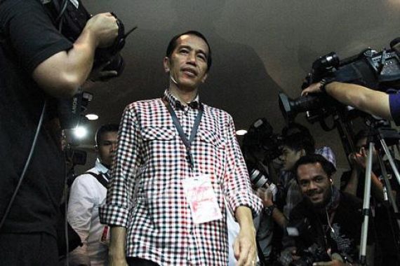 Dinilai Punya Komunikasi Buruk, Jokowi Harus Hati-hati - JPNN.COM