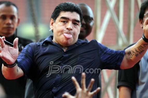 Ketimbang Neymar, Maradona Lebih Jagokan Messi dan Ronaldo - JPNN.COM