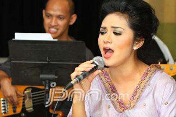 Krisdayanti Nyanyi Lagu Dangdut di IDA 2014 - JPNN.COM