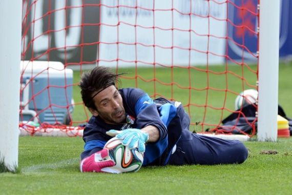 Cedera Engkel, Buffon Absen Lawan Inggris - JPNN.COM