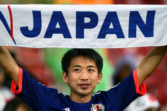Timnas Jepang Kalah, Fans Punguti Sampah - JPNN.COM