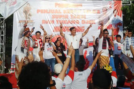 Luhut: Kita Lawan Orang yang Fitnah Jokowi - JPNN.COM