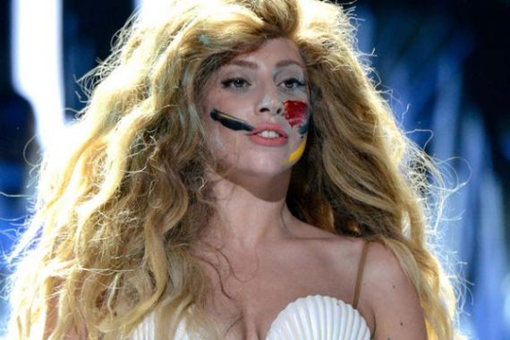 Lady Gaga Kecanduan Ditato - JPNN.COM