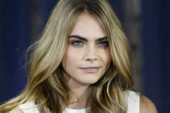 Cara Delevingne Nikmati Bali dengan Berfoto Tanpa Busana - JPNN.COM