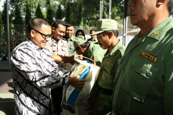 Linmas Banyuwangi Ikut Buru Kemiskinan dan Anak Putus Sekolah - JPNN.COM