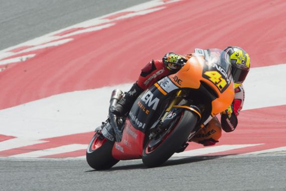 Aleix Espargaro Sabet Pole, Rossi Start Ke-12 - JPNN.COM