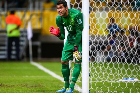 Jadi Pahlawan Brasil, Ini Kata Julio Cesar - JPNN.COM