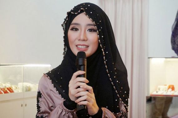 Mantan Model Playboy Masuk Islam dan Berhijab - JPNN.COM