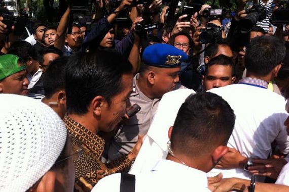 Jokowi Datang, TPS Heboh - JPNN.COM