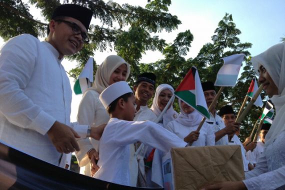 PNS dan Warga Banyuwangi Galang Dana untuk Palestina - JPNN.COM