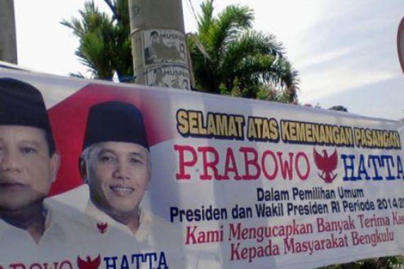 Spanduk Kemenangan Prabowo-Hatta Bertebaran - JPNN.COM