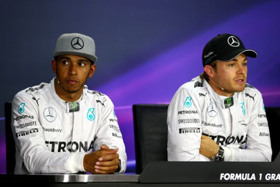 Mercedes Biarkan Hamilton-Rosberg Saling Jegal - JPNN.COM