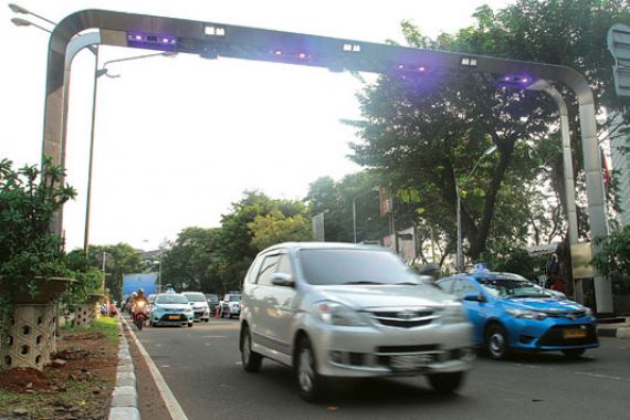 Pemprov DKI Sukses Uji Coba Jalan Berbayar - JPNN.COM