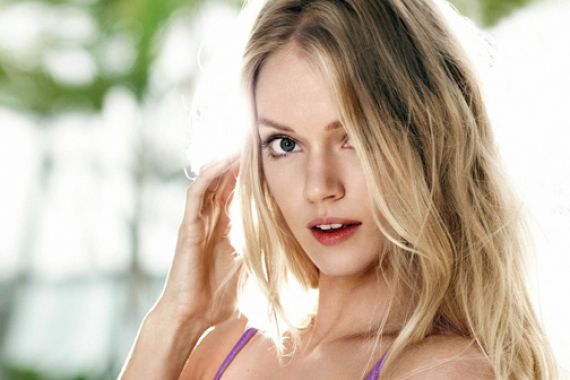 Lindsay Ellingson Cuma Undang 100 Tamu - JPNN.COM