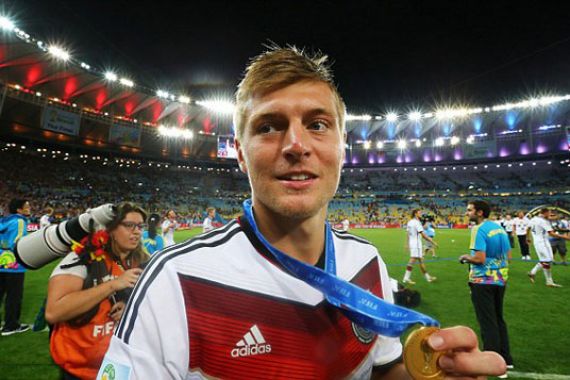 Di Real Madrid, Toni Kroos Pakai Jersey Nomor 8 - JPNN.COM