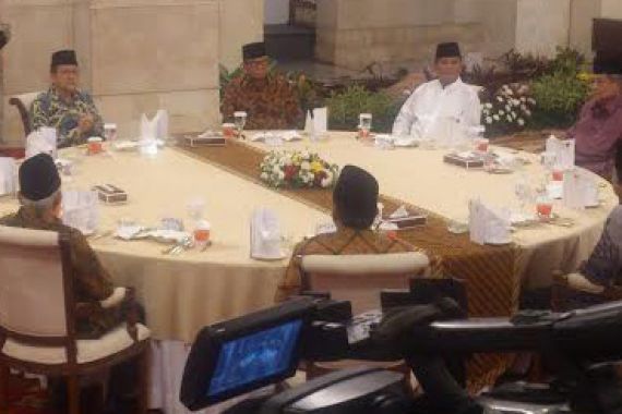 Buka Bersama, SBY Diapit Prabowo dan Jokowi - JPNN.COM