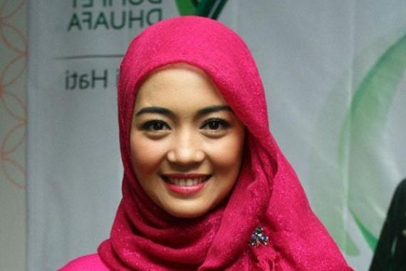 Artis Pakai Hijab, Nuri Maulida Tepis Anggapan Sepi Job - JPNN.COM