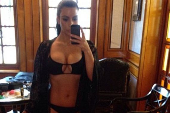 Kim Kardashian 1.200 Kali Selfie Sehari - JPNN.COM