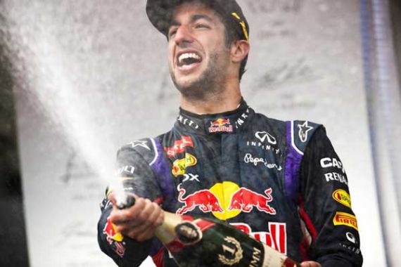Hamilton Puji Ricciardo Salah Satu Pembalap Terhebat - JPNN.COM