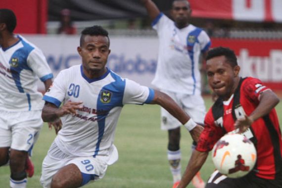 Gol Telat Boaz-Pahabol Bawa Persipura Bungkam Pusam - JPNN.COM