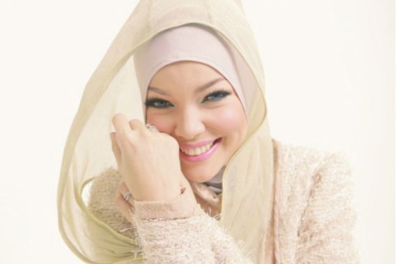 Oktober, Dewi Sandra Launching Single Anyar - JPNN.COM