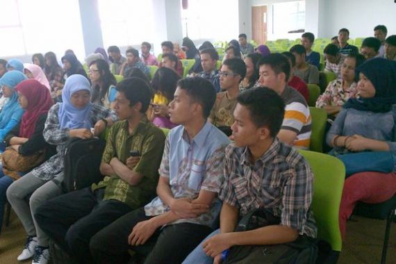 Para Calon Penerima Beasiswa Dahlan Iskan Kumpul di Universitas Surya - JPNN.COM