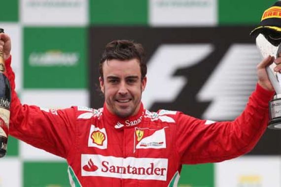 Alonso Isyaratkan Tetap Bertahan di Ferrari - JPNN.COM