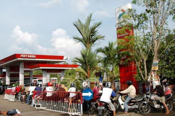 Jero Wacik Pastikan Kuota BBM Subsidi tak Ditambah - JPNN.COM