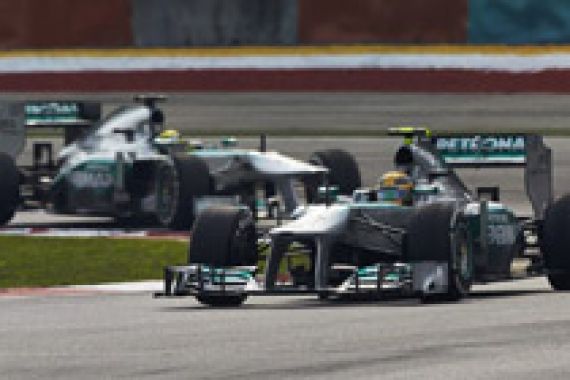 Petinggi Mercedes Ikut Semprot Rosberg - JPNN.COM