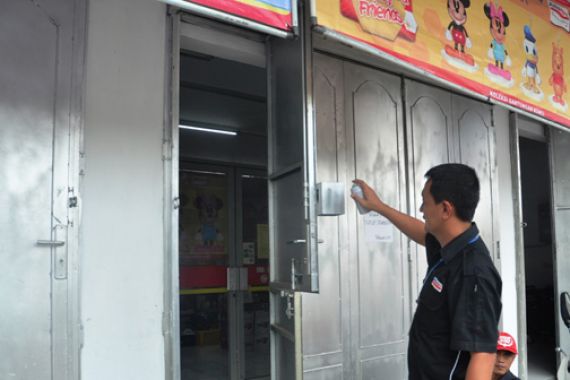 Alfamart di Tangsel dan Sampang Dibobol Pencuri - JPNN.COM
