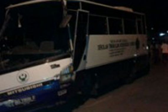 Pulang Outbound, Bus Mahasiswa Ditabrak KA Babaranjang - JPNN.COM