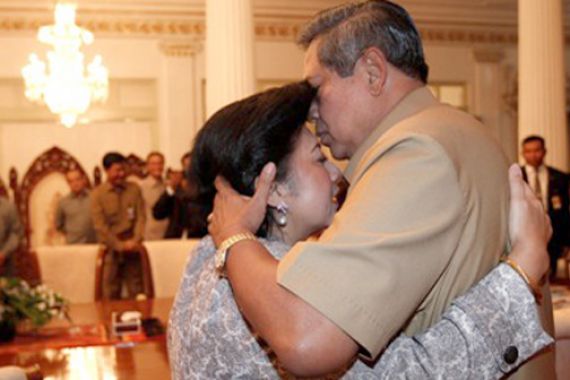 Ibu Ani Doakan SBY Tetap Tegar di Akhir Jabatan - JPNN.COM