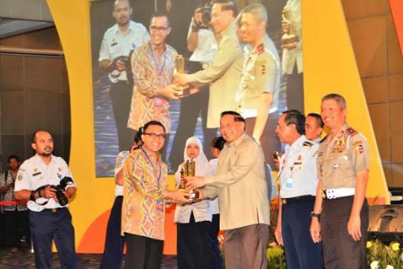 Berkat Trotoar Layak Penyandang Disabilitas Banyuwangi Raih Penghargaan - JPNN.COM