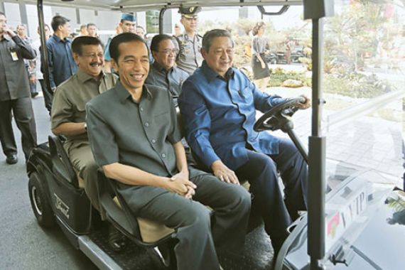 SBY Jadi Sopir, Jokowi Duduk Manis - JPNN.COM