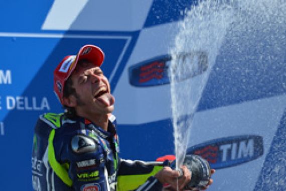 Terjungkal di Aragon, Rossi: Benar-Benar Memalukan! - JPNN.COM