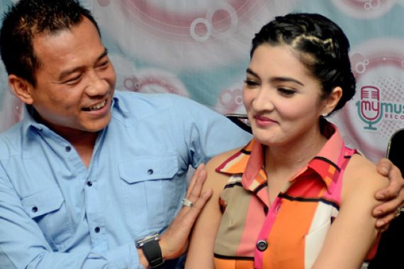 Anang Jadi Cemoohan, Ashanti: Suamiku Nggak Bodoh - JPNN.COM