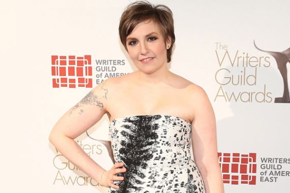 Lena Dunham Cerita Diperkosa Teman Sekampus di Tempat Parkir - JPNN.COM