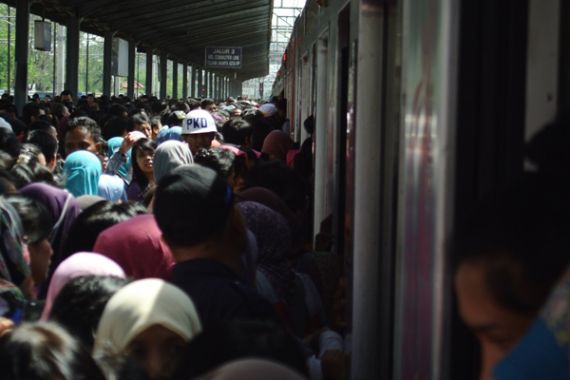 Tarif Commuter Line Naik Mulai 15 Oktober - JPNN.COM