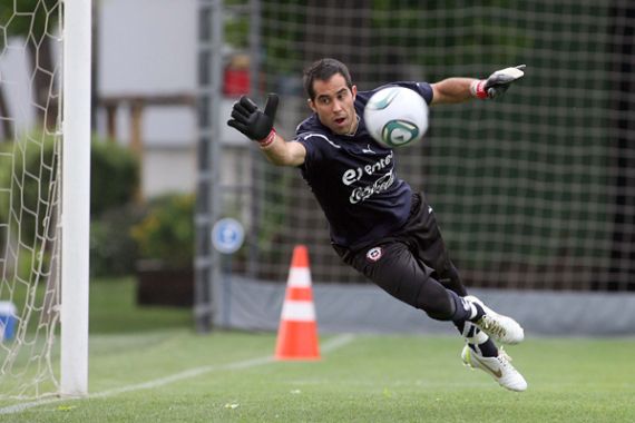 Legenda Barca Sebut Bravo Kiper Jelek - JPNN.COM