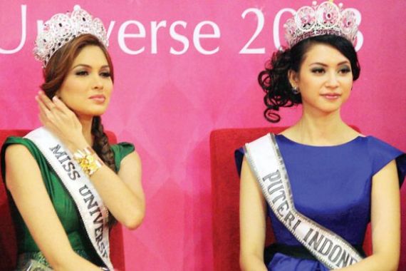 Elvira Devinamira Menuju Miss Universe 2015 - JPNN.COM