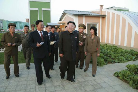 Kim Jong-un Muncul Pakai Tongkat Jalan - JPNN.COM