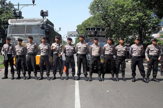 Sebar Personel Berpakaian Preman di Ruang Sidang - JPNN.COM