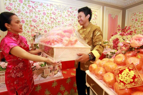 Pertahankan Tradisi Wedding Tiongkok - JPNN.COM