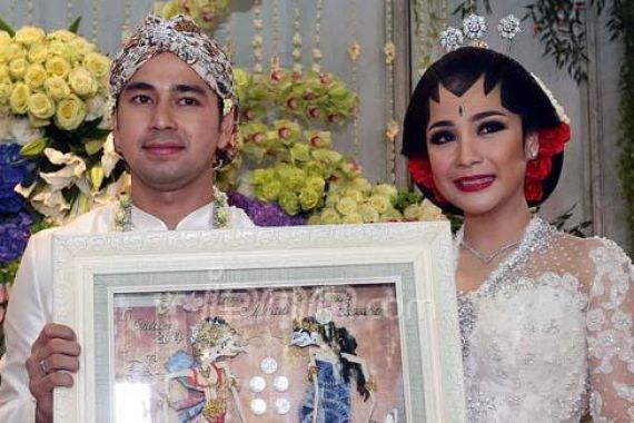 Tayangan Pernikahan Raffi-Nagita Diributkan DPR - JPNN.COM