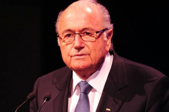 Presiden FIFA Dilempari Bom Asap - JPNN.COM