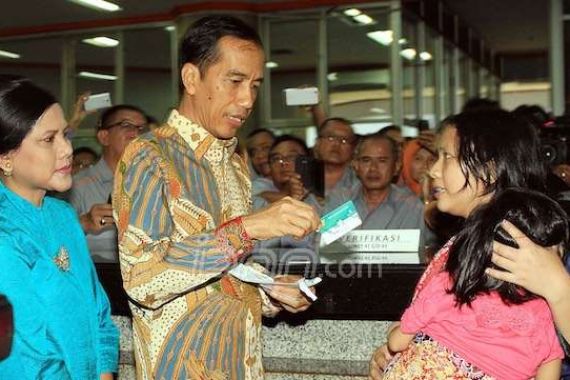 Kartu Sakti Jokowi Dikritik, Ruhut: Ngaca Dulu deh - JPNN.COM