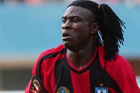 Bio Paulin Kartu Merah, Persipura Imbangi Persib di Babak I - JPNN.COM