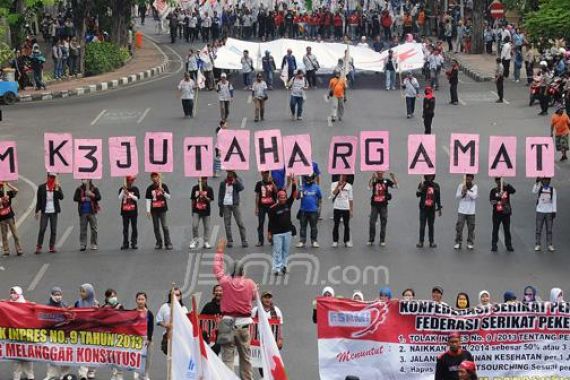 Polisi Tegaskan Tol Kebon Jeruk tak Diblokir Buruh - JPNN.COM